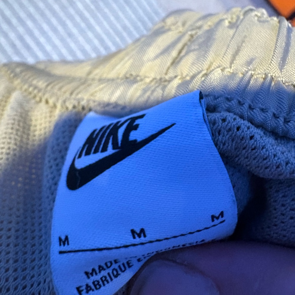 Nike Beige Sports Shorts - Picture 3 of 3